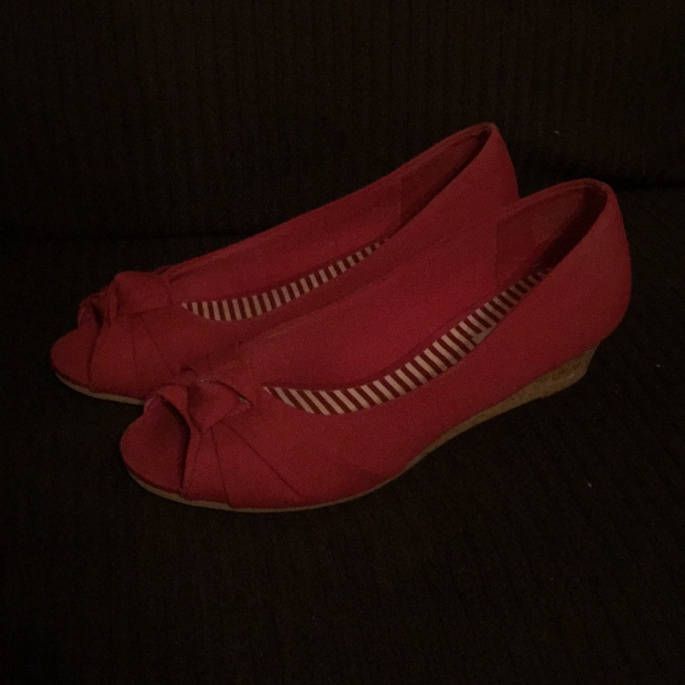 red wedges